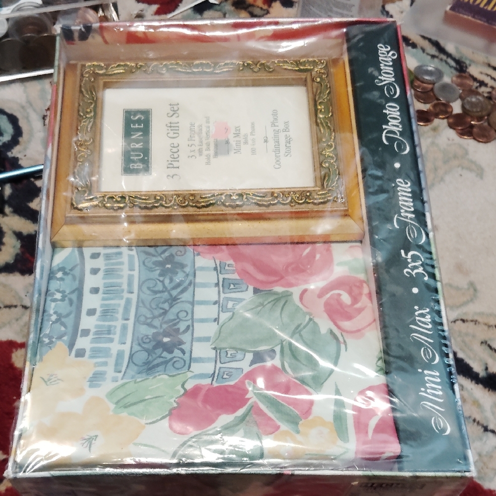 3-Piece Photo Frame Gift Set - Gold and Multicolor